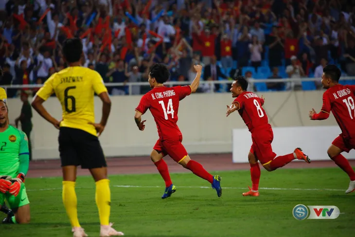 VIDEO bàn thắng ngoạn mục của Công Phượng vào lưới ĐT Malaysia - Ảnh 1. VIDEO bàn thắng ngoạn mục của Công Phượng vào lưới ĐT Malaysia - Ảnh 1.