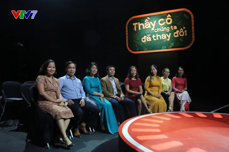Gala Thầy cô chúng ta đã thay đổi - 1 năm nhìn lại tri ân những thầy cô giáo dũng cảm - Ảnh 1. Gala Thầy cô chúng ta đã thay đổi - 1 năm nhìn lại tri ân những thầy cô giáo dũng cảm - Ảnh 1.