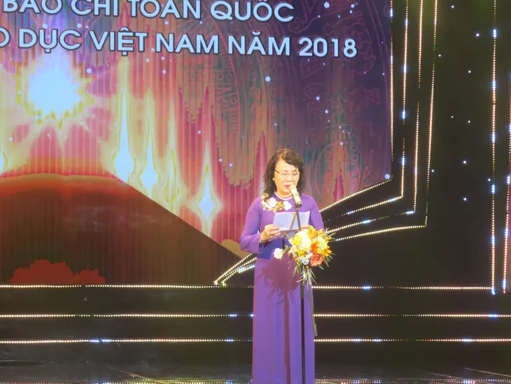 Công bố giải Nhân vật tiêu biểu - Giải Báo chí toàn quốc Vì sự nghiệp giáo dục Việt Nam năm 2018 - Ảnh 1. Công bố giải Nhân vật tiêu biểu - Giải Báo chí toàn quốc Vì sự nghiệp giáo dục Việt Nam năm 2018 - Ảnh 1.