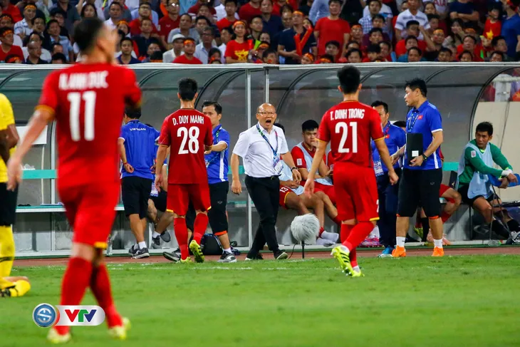 Báo Hàn Quốc: Park Hang Seo đang trên đường tạo kỳ tích thứ 3 - Ảnh 1. Báo Hàn Quốc: Park Hang Seo đang trên đường tạo kỳ tích thứ 3 - Ảnh 1.