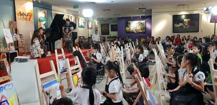 Điều ước thứ 7: Cô bé không tay và ước mơ trở thành cô giáo - Ảnh 1. Điều ước thứ 7: Cô bé không tay và ước mơ trở thành cô giáo - Ảnh 1.