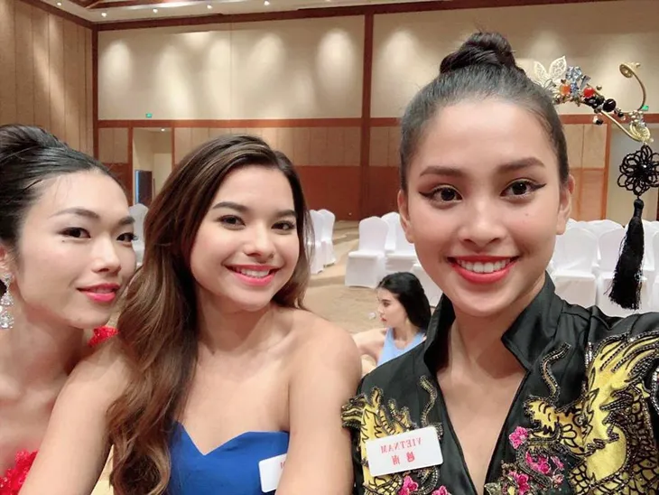 Hoa hậu Tiểu Vy diện bikini khoe cơ bụng săn chắc tại Miss World - Ảnh 9. Hoa hậu Tiểu Vy diện bikini khoe cơ bụng săn chắc tại Miss World - Ảnh 9.