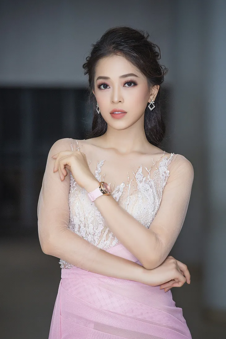 Á hậu Phương Nga theo đuổi hình ảnh gợi cảm nhưng thanh lịch - Ảnh 8. Á hậu Phương Nga theo đuổi hình ảnh gợi cảm nhưng thanh lịch - Ảnh 8.