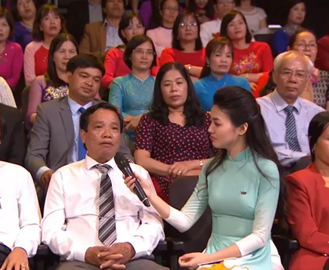 Thay lời tri ân 2018: Những câu chuyện xúc động về thầy cô trên khắp mọi miền Tổ quốc - Ảnh 5. Thay lời tri ân 2018: Những câu chuyện xúc động về thầy cô trên khắp mọi miền Tổ quốc - Ảnh 5.