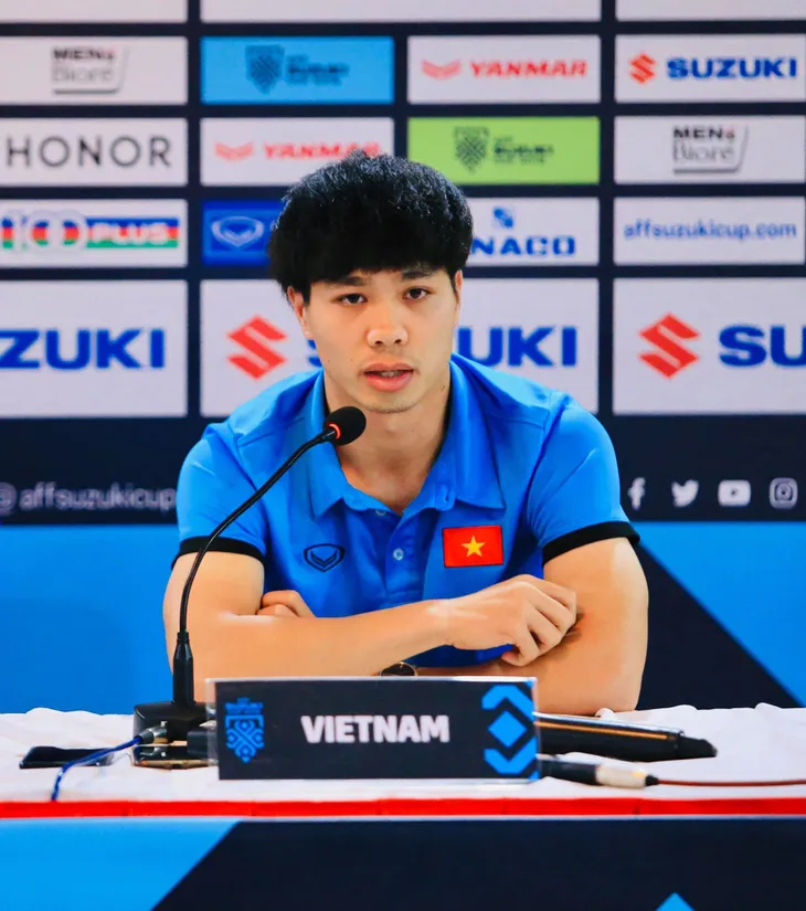 AFF Cup 2018: Công Phượng cảnh báo đồng đội về mũi tấn công Aung Thu của Myanmar - Ảnh 2. AFF Cup 2018: Công Phượng cảnh báo đồng đội về mũi tấn công Aung Thu của Myanmar - Ảnh 2.