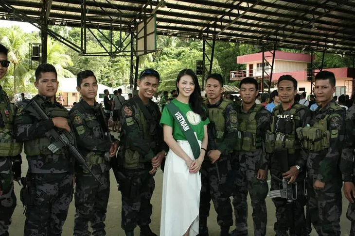 Nguyễn Phương Khánh bị sốt cao trước thềm Chung kết Miss Earth 2018 - Ảnh 3. Nguyễn Phương Khánh bị sốt cao trước thềm Chung kết Miss Earth 2018 - Ảnh 3.