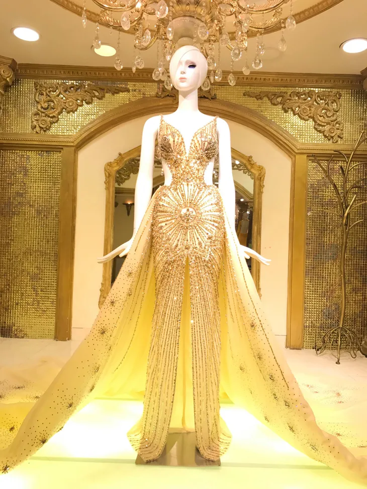 Hé lộ chiếc đầm Nguyễn Phương Khánh mặc trong đêm Chung kết Miss Earth 2018 - Ảnh 3. Hé lộ chiếc đầm Nguyễn Phương Khánh mặc trong đêm Chung kết Miss Earth 2018 - Ảnh 3.