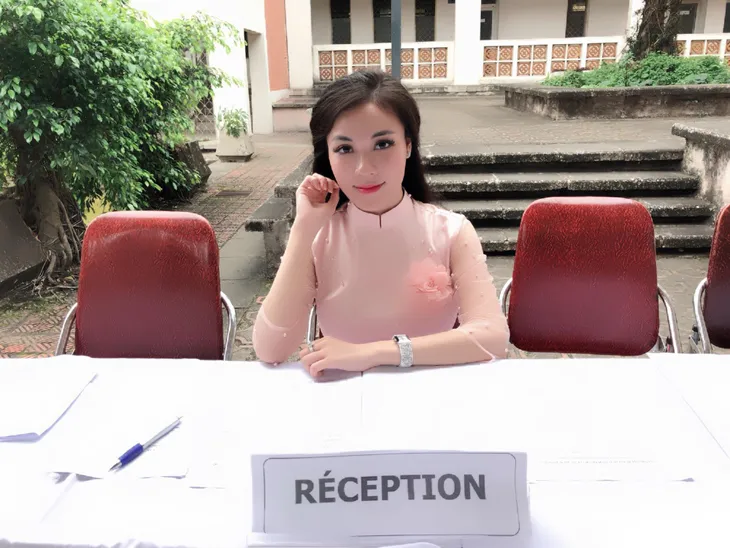 Những cô giáo 9X gây sốt cộng đồng mạng vì... quá xinh - Ảnh 5. Những cô giáo 9X gây sốt cộng đồng mạng vì... quá xinh - Ảnh 5.