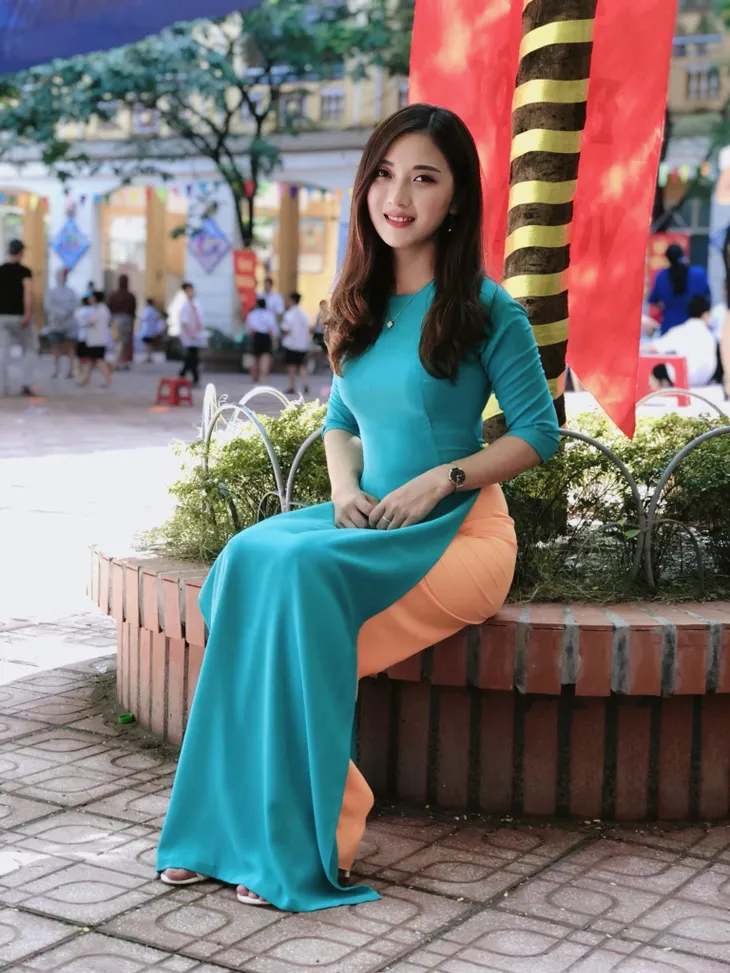 Những cô giáo 9X gây sốt cộng đồng mạng vì... quá xinh - Ảnh 10. Những cô giáo 9X gây sốt cộng đồng mạng vì... quá xinh - Ảnh 10.