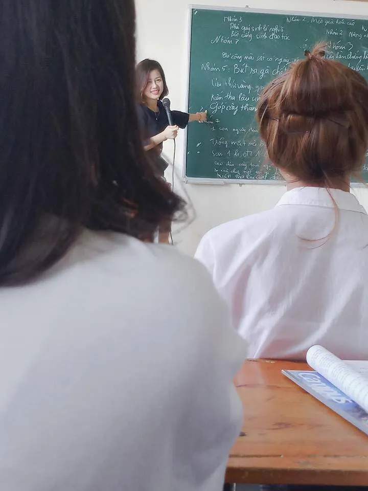 Những cô giáo 9X gây sốt cộng đồng mạng vì... quá xinh - Ảnh 2. Những cô giáo 9X gây sốt cộng đồng mạng vì... quá xinh - Ảnh 2.