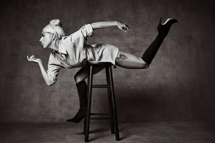 Lady Gaga không bao giờ có thể bình thường - Ảnh 2. Lady Gaga không bao giờ có thể bình thường - Ảnh 2.