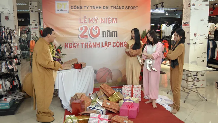 Mẹ ơi, bố đâu rồi? - Tập 10: Ông Mạnh cầm dao phay dọa người, cả nhà hốt hoảng can ngăn - Ảnh 10. Mẹ ơi, bố đâu rồi? - Tập 10: Ông Mạnh cầm dao phay dọa người, cả nhà hốt hoảng can ngăn - Ảnh 10.