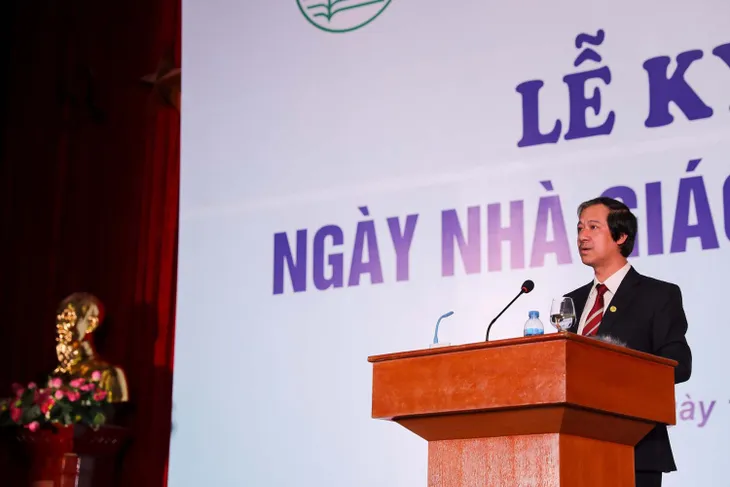 ĐH Quốc gia Hà Nội nhận nhiều danh hiệu cao quý nhân ngày 20/11 - Ảnh 2. ĐH Quốc gia Hà Nội nhận nhiều danh hiệu cao quý nhân ngày 20/11 - Ảnh 2.