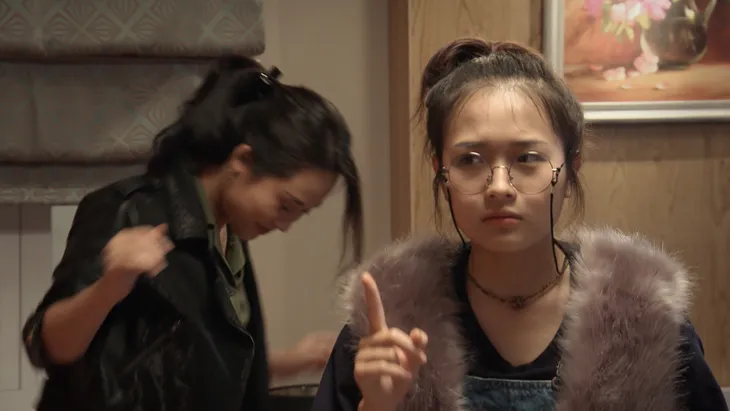 Mẹ ơi, bố đâu rồi? - Tập 12: Ly (Quỳnh Kool) lại giở trò đòi ăn chay, mặc chay để trở thành người nổi tiếng - Ảnh 10. Mẹ ơi, bố đâu rồi? - Tập 12: Ly (Quỳnh Kool) lại giở trò đòi ăn chay, mặc chay để trở thành người nổi tiếng - Ảnh 10.