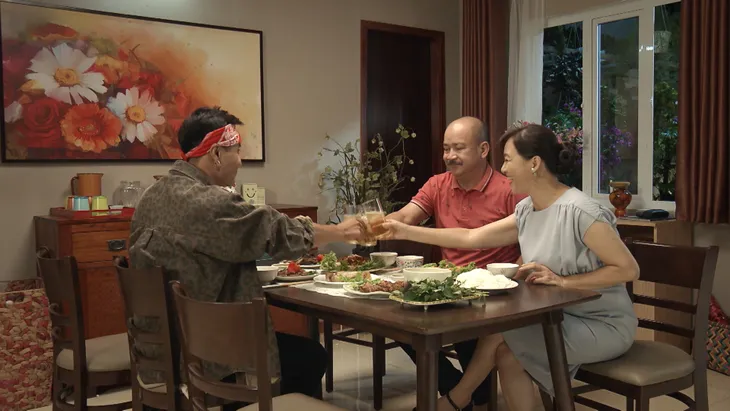 Mẹ ơi, bố đâu rồi? - Tập 12: Ly (Quỳnh Kool) lại giở trò đòi ăn chay, mặc chay để trở thành người nổi tiếng - Ảnh 4. Mẹ ơi, bố đâu rồi? - Tập 12: Ly (Quỳnh Kool) lại giở trò đòi ăn chay, mặc chay để trở thành người nổi tiếng - Ảnh 4.
