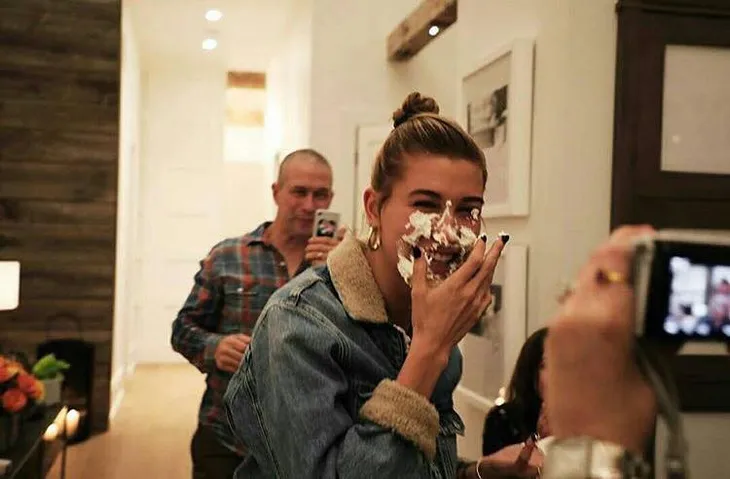 Mẹ Justin Bieber tự hào vì có Hailey Baldwin làm con dâu - Ảnh 2. Mẹ Justin Bieber tự hào vì có Hailey Baldwin làm con dâu - Ảnh 2.