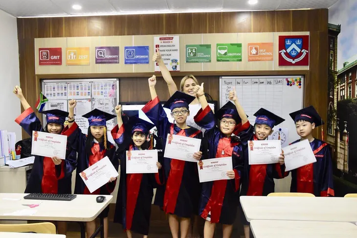 Những giáo viên nước ngoài chọn Việt Nam là quê hương thứ hai - Ảnh 2. Những giáo viên nước ngoài chọn Việt Nam là quê hương thứ hai - Ảnh 2.