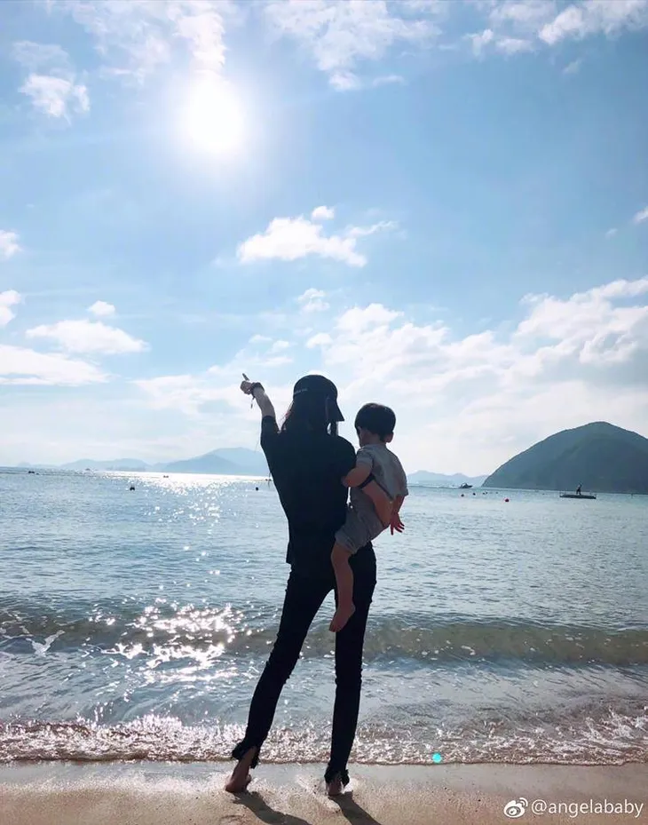 Angelababy và con trai lộ diện trên mạng xã hội, vắng bóng Huỳnh Hiểu Minh - Ảnh 1. Angelababy và con trai lộ diện trên mạng xã hội, vắng bóng Huỳnh Hiểu Minh - Ảnh 1.