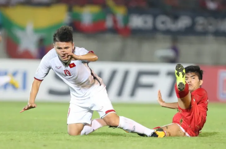 AFF Cup 2018: Quang Hải nhận định trận đấu gặp ĐT Campuchia sẽ khó khăn - Ảnh 2. AFF Cup 2018: Quang Hải nhận định trận đấu gặp ĐT Campuchia sẽ khó khăn - Ảnh 2.