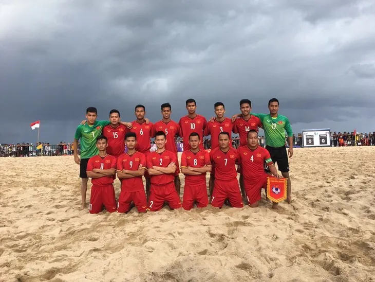ĐT bóng đá bãi biển Việt Nam đăng quang tại giải vô địch ĐNA - Ảnh 1. ĐT bóng đá bãi biển Việt Nam đăng quang tại giải vô địch ĐNA - Ảnh 1.