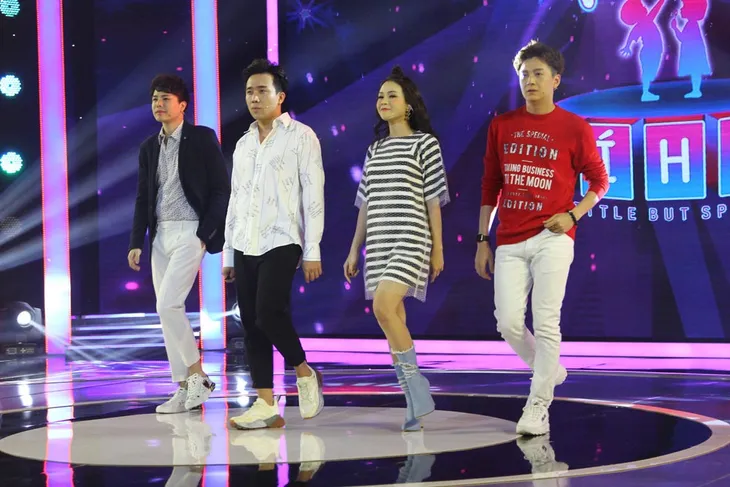 Con gái cựu danh thủ Hồng Sơn gây sốt với khả năng catwalk điêu luyện - Ảnh 1. Con gái cựu danh thủ Hồng Sơn gây sốt với khả năng catwalk điêu luyện - Ảnh 1.