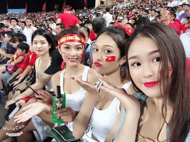 Việt Nam vô địch Đông Nam Á về... độ đẹp của CĐV nữ - Ảnh 15. Việt Nam vô địch Đông Nam Á về... độ đẹp của CĐV nữ - Ảnh 15.
