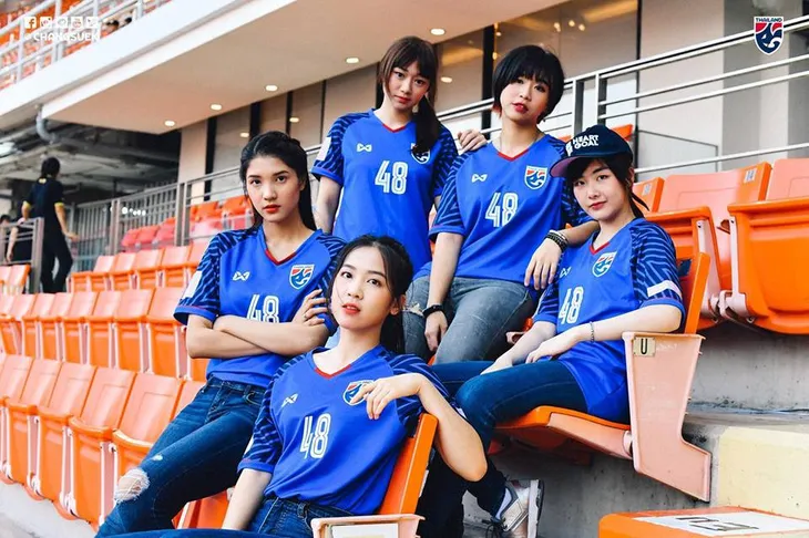 Việt Nam vô địch Đông Nam Á về... độ đẹp của CĐV nữ - Ảnh 7. Việt Nam vô địch Đông Nam Á về... độ đẹp của CĐV nữ - Ảnh 7.