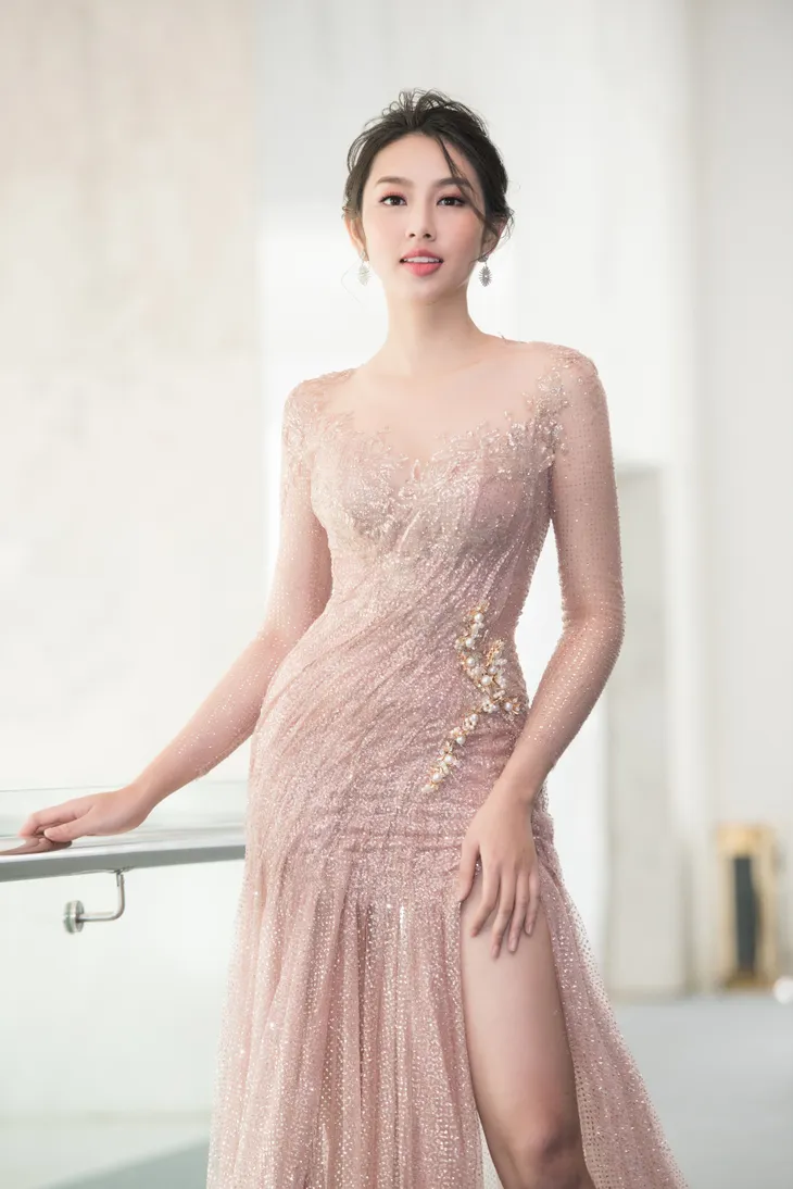 Trở về từ Miss International 2018, Thùy Tiên đầy ngọt ngào làm vedette - Ảnh 8. Trở về từ Miss International 2018, Thùy Tiên đầy ngọt ngào làm vedette - Ảnh 8.