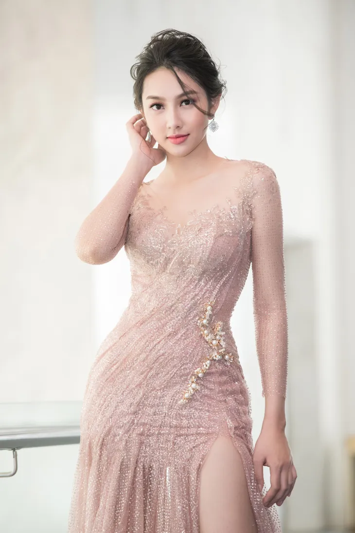 Trở về từ Miss International 2018, Thùy Tiên đầy ngọt ngào làm vedette - Ảnh 7. Trở về từ Miss International 2018, Thùy Tiên đầy ngọt ngào làm vedette - Ảnh 7.