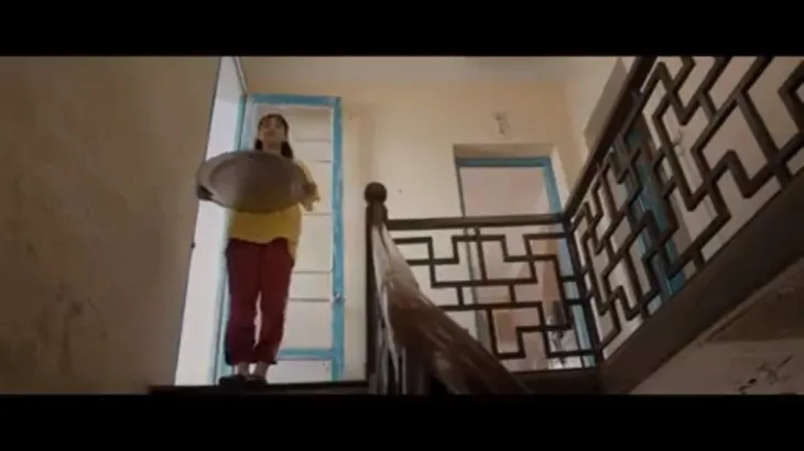 Chạy trốn thanh xuân - Tập 2: An (Lưu Đê Ly) thẳng tay điều trị cô bạn cùng xóm trọ - Ảnh 2. Chạy trốn thanh xuân - Tập 2: An (Lưu Đê Ly) thẳng tay điều trị cô bạn cùng xóm trọ - Ảnh 2.