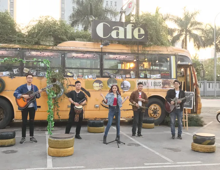 Sao mai Mai Diệu Ly trẻ hoá ca khúc “Ngẫu hứng phố” của Trần Tiến - Ảnh 3. Sao mai Mai Diệu Ly trẻ hoá ca khúc “Ngẫu hứng phố” của Trần Tiến - Ảnh 3.