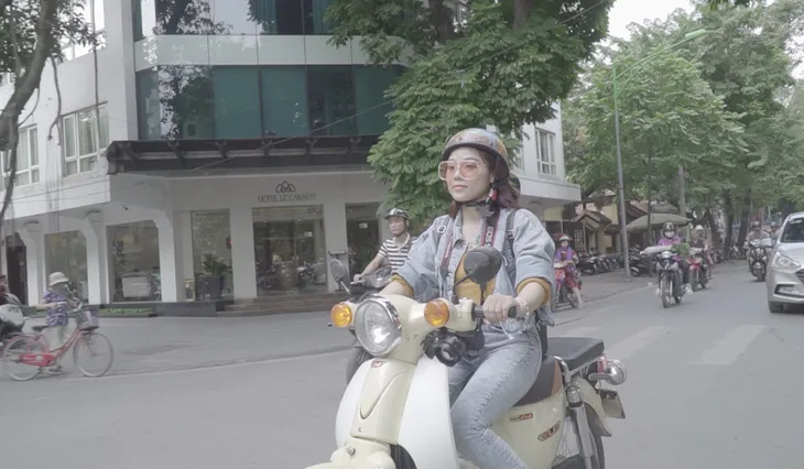 Sao mai Mai Diệu Ly trẻ hoá ca khúc “Ngẫu hứng phố” của Trần Tiến - Ảnh 1. Sao mai Mai Diệu Ly trẻ hoá ca khúc “Ngẫu hứng phố” của Trần Tiến - Ảnh 1.