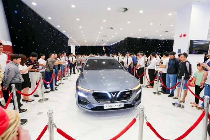 Khách quyết mua xe máy điện thông minh VinFast chỉ sau… 5 phút bàn bạc - Ảnh 1. Khách quyết mua xe máy điện thông minh VinFast chỉ sau… 5 phút bàn bạc - Ảnh 1.