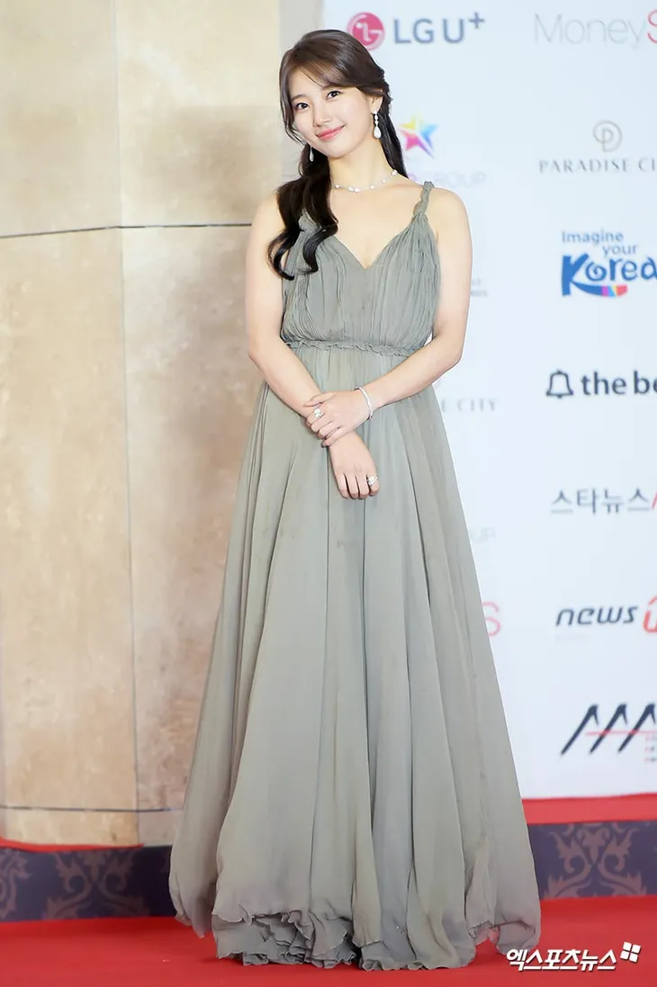 Thảm đỏ Asia Artist Awards 2018: YoonA, IU đẹp khuynh đảo, Suzy quyến rũ vì trang phục hở bạo - Ảnh 2. Thảm đỏ Asia Artist Awards 2018: YoonA, IU đẹp khuynh đảo, Suzy quyến rũ vì trang phục hở bạo - Ảnh 2.