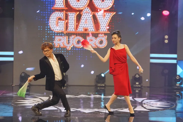 Hari Won trổ tài múa quạt điêu luyện cùng Đại Nghĩa tại 100 giây rực rỡ - Ảnh 2. Hari Won trổ tài múa quạt điêu luyện cùng Đại Nghĩa tại 100 giây rực rỡ - Ảnh 2.
