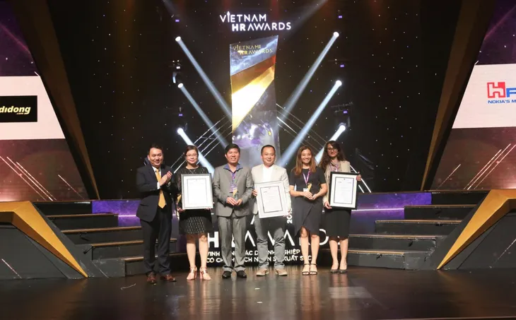 Thế Giới Di Động giành chiến thắng cao nhất tại Vietnam HR Awards 2018 - Ảnh 1. Thế Giới Di Động giành chiến thắng cao nhất tại Vietnam HR Awards 2018 - Ảnh 1.