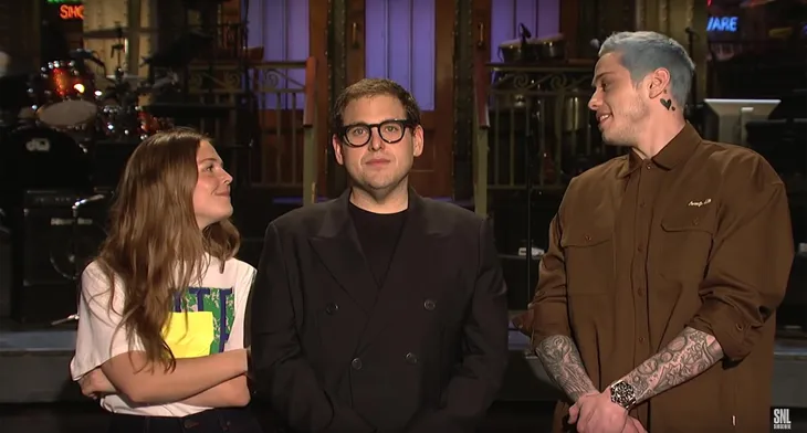 Vừa chia tay, Pete Davidson đã đùa cợt về chuyện kết hôn với Ariana Grande - Ảnh 1. Vừa chia tay, Pete Davidson đã đùa cợt về chuyện kết hôn với Ariana Grande - Ảnh 1.