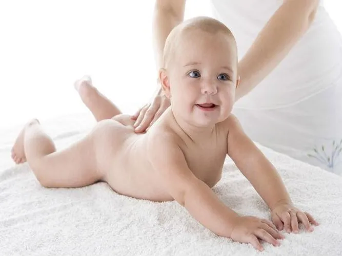 10 dấu hiệu cho thấy mẹ đã cho bé sơ sinh ăn nhiều hơn cần thiết - Ảnh 3.