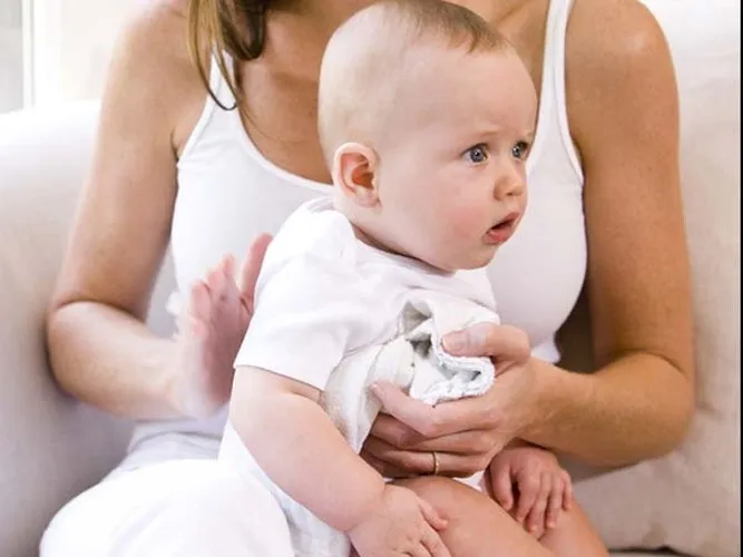 10 dấu hiệu cho thấy mẹ đã cho bé sơ sinh ăn nhiều hơn cần thiết - Ảnh 4.