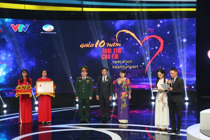 10 năm Trái tim cho em - Hồi sinh những nhịp đập: Những hình ảnh đáng nhớ - Ảnh 10. 10 năm Trái tim cho em - Hồi sinh những nhịp đập: Những hình ảnh đáng nhớ - Ảnh 10.