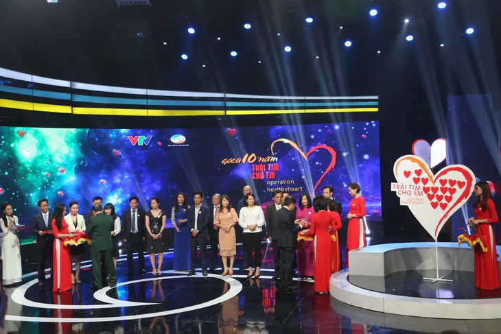 10 năm Trái tim cho em - Hồi sinh những nhịp đập: Những hình ảnh đáng nhớ - Ảnh 6. 10 năm Trái tim cho em - Hồi sinh những nhịp đập: Những hình ảnh đáng nhớ - Ảnh 6.