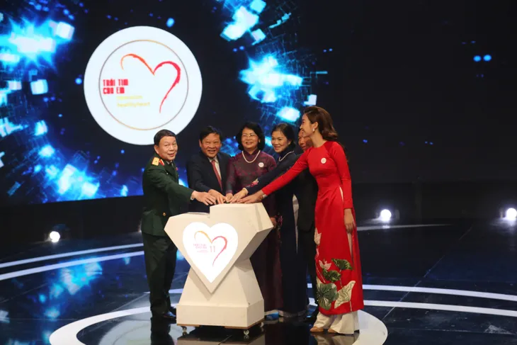 Xem lại Gala 10 năm Trái tim cho em - Hồi sinh những nhịp đập - Ảnh 1. Xem lại Gala 10 năm Trái tim cho em - Hồi sinh những nhịp đập - Ảnh 1.