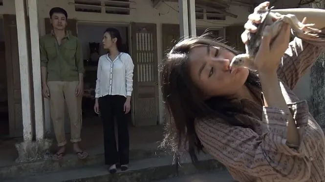 Quỳnh búp bê - Tập 24: Để chữa bệnh cho Lan, Quỳnh trở lại con đường làm gái? - Ảnh 4. Quỳnh búp bê - Tập 24: Để chữa bệnh cho Lan, Quỳnh trở lại con đường làm gái? - Ảnh 4.