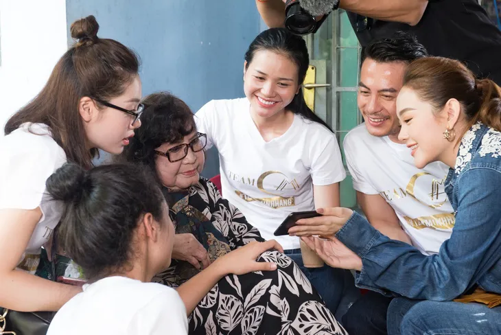 The Face Vietnam 2018: Gà chiến mạnh nhất của Minh Hằng bị loại - Ảnh 4. The Face Vietnam 2018: Gà chiến mạnh nhất của Minh Hằng bị loại - Ảnh 4.