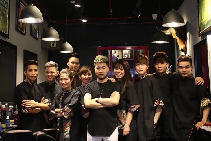 Dám nghĩ dám làm, anh thợ hớt tóc nhanh chóng thành ông chủ chuỗi salon tóc nam nổi tiếng Hà thành - Ảnh 3. Dám nghĩ dám làm, anh thợ hớt tóc nhanh chóng thành ông chủ chuỗi salon tóc nam nổi tiếng Hà thành - Ảnh 3.