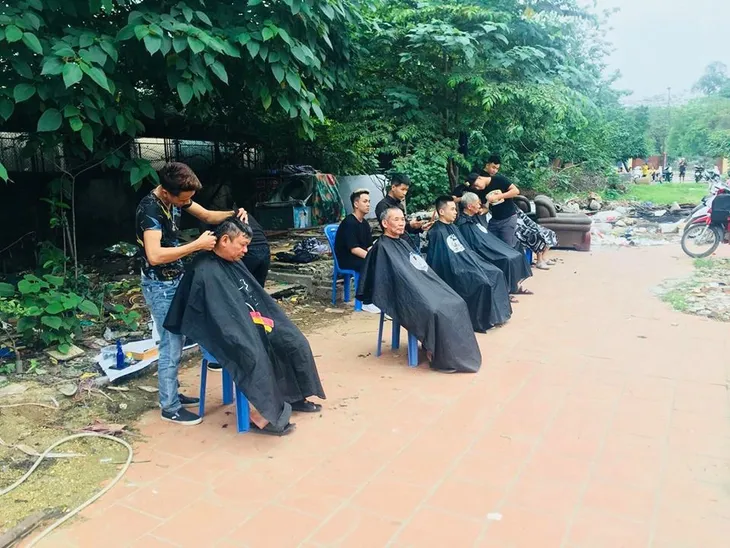 Dám nghĩ dám làm, anh thợ hớt tóc nhanh chóng thành ông chủ chuỗi salon tóc nam nổi tiếng Hà thành - Ảnh 5. Dám nghĩ dám làm, anh thợ hớt tóc nhanh chóng thành ông chủ chuỗi salon tóc nam nổi tiếng Hà thành - Ảnh 5.