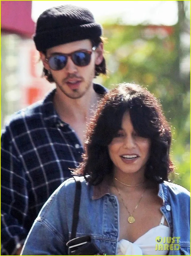 Fan của Vanessa Hudgens sốc với hình ảnh mới của thần tượng - Ảnh 2. Fan của Vanessa Hudgens sốc với hình ảnh mới của thần tượng - Ảnh 2.