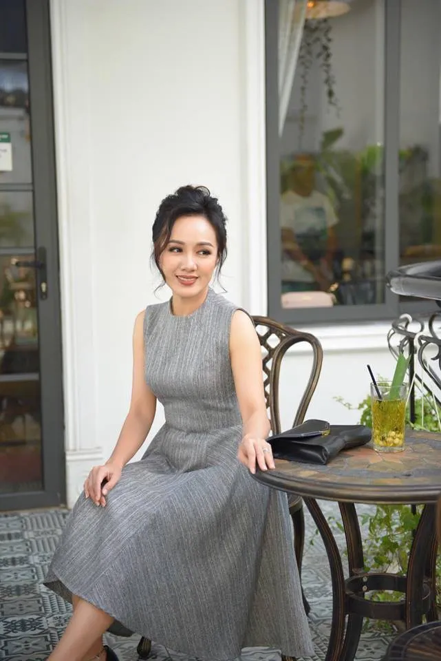 Tuyệt chiêu mặc đồ công sở đẹp như BTV Hoài Anh - Ảnh 6. Tuyệt chiêu mặc đồ công sở đẹp như BTV Hoài Anh - Ảnh 6.