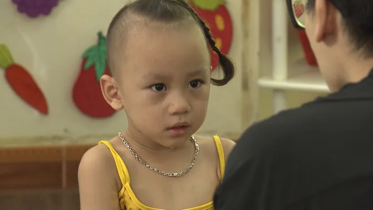 Mẹ ơi, bố đâu rồi? - Tập 3: Sợ tuổi già ập đến, bà Vân (NSND Lê Khanh) quyết cưa sừng làm nghé - Ảnh 4. Mẹ ơi, bố đâu rồi? - Tập 3: Sợ tuổi già ập đến, bà Vân (NSND Lê Khanh) quyết cưa sừng làm nghé - Ảnh 4.