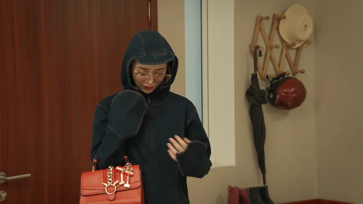 Mẹ ơi, bố đâu rồi? - Tập 4: Ăn mặc thiếu vải, Ly (Quỳnh Kool) bị bố mẹ cấm túc ở nhà - Ảnh 16. Mẹ ơi, bố đâu rồi? - Tập 4: Ăn mặc thiếu vải, Ly (Quỳnh Kool) bị bố mẹ cấm túc ở nhà - Ảnh 16.